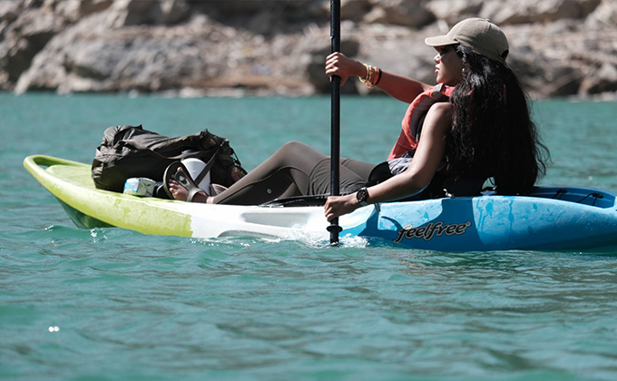 Oman: Kayak & Stand-Up Paddle Board Experience in Wadi Dayqah