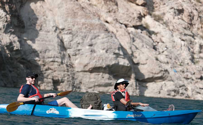 Oman: Kayak & Stand-Up Paddle Board Experience in Wadi Dayqah