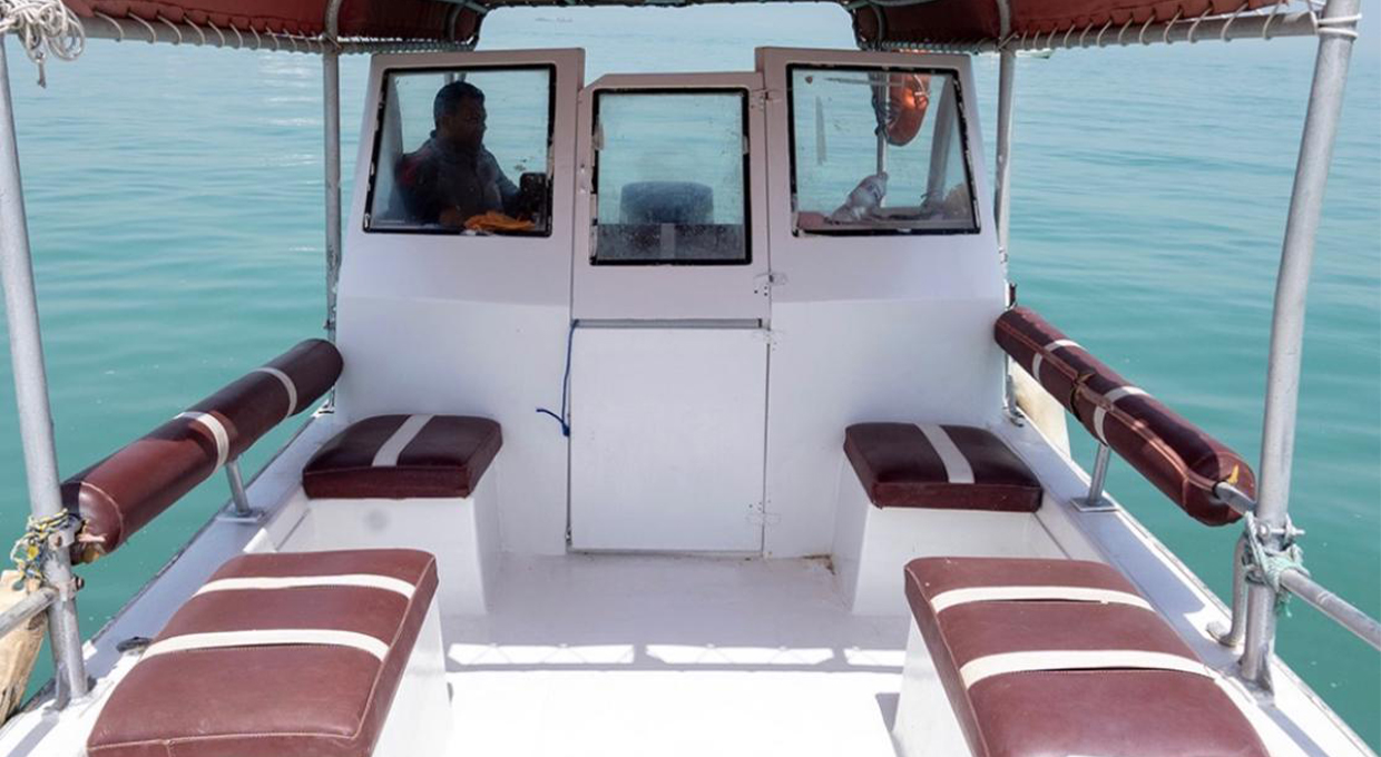 Lan El Sakhr Boat: Sea Trip for Groups up to 6 People