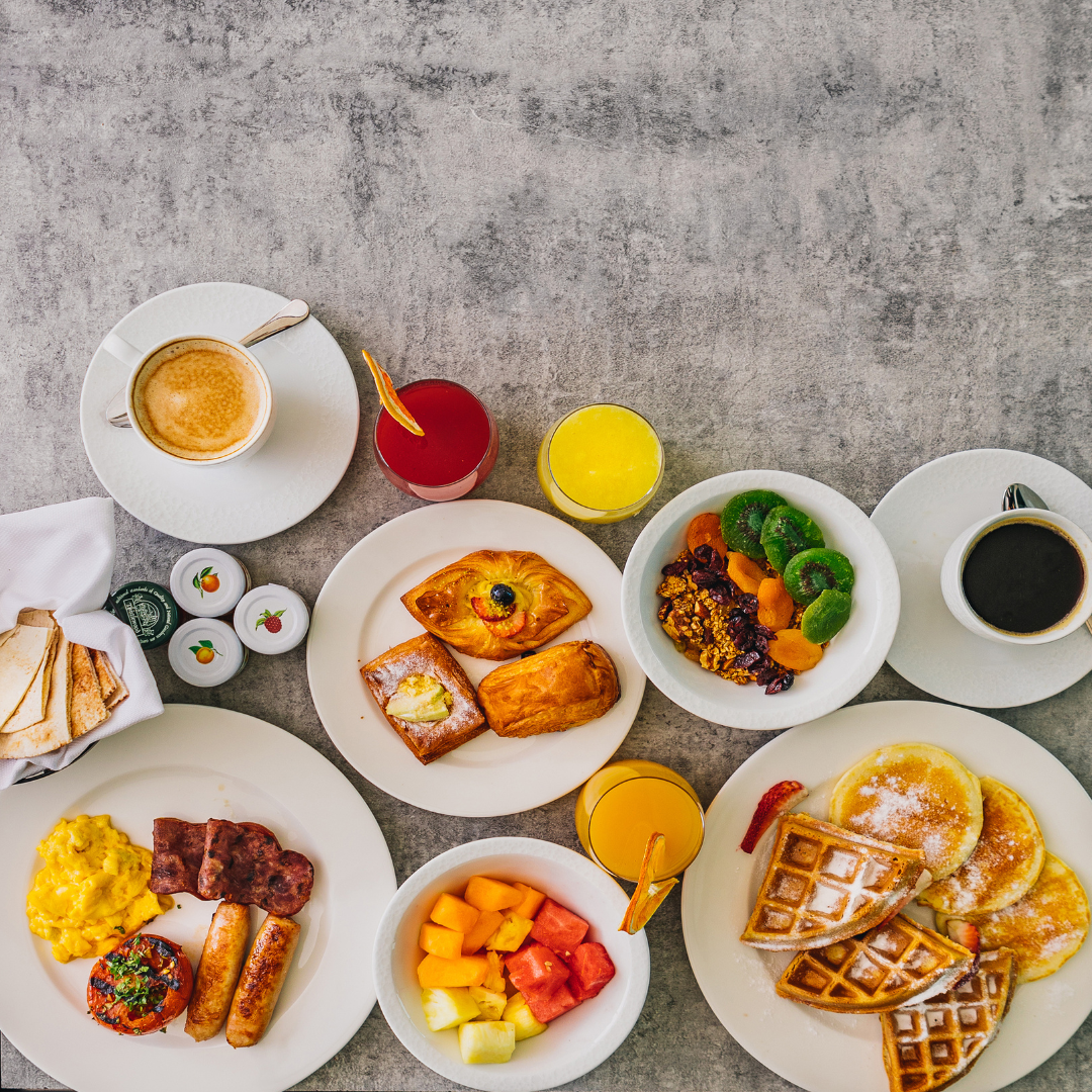 بوفيه الإفطار في مطعم أوريجن نكهات من العالم بهيلتون البحرين