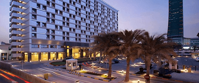 What hotels are near Qal'at al-Bahrain?