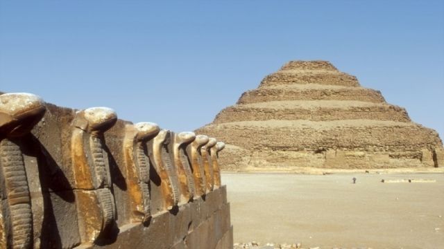 Tour to pyramids from Hurghada by plane