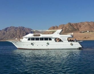 Enjoy with the red sea in yacht trip