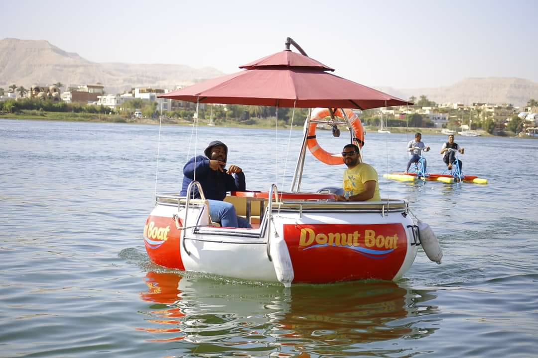 Enjoy one hour trip in the Donuts boat 