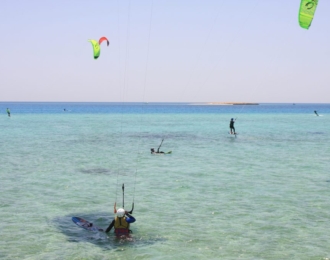Join these amazing Kiteboarding courses in Hurghada