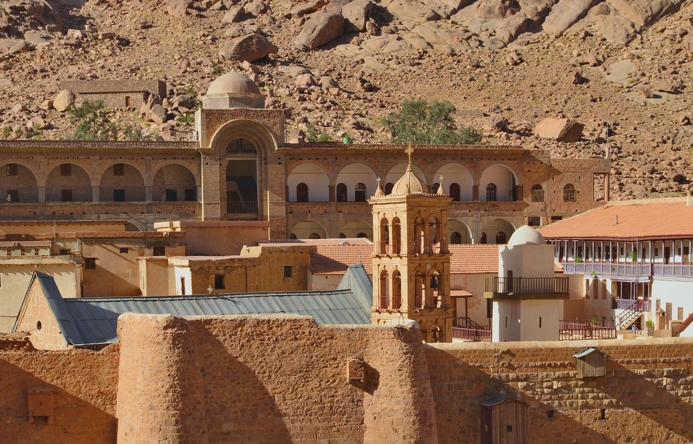 استمتع برحلة رائعة إلى دير سانت كاترين