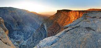 Visit the mountains of Nizwa and Jabel Shams 