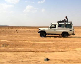 رحلات سفاري بالدراجات الرباعية وقرية بدوية ووجبة شواء