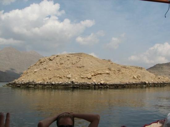 Camping with full-day cruise Musandam