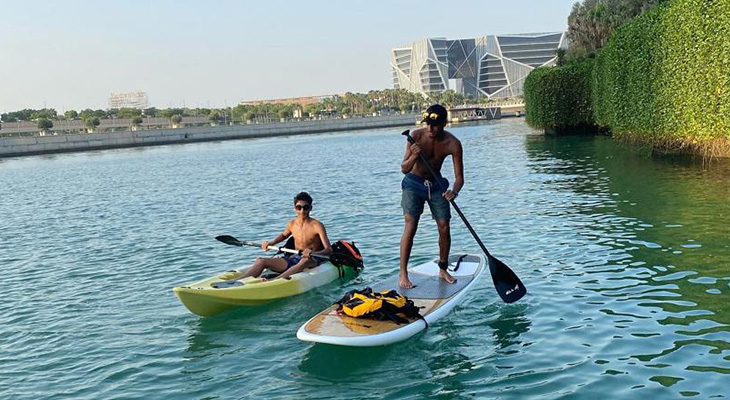     جولة كايـاك استثنائية في خليج البحرين