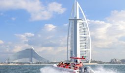 إبحار واستئجار قارب في دبي