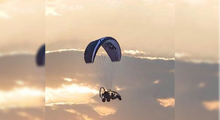 A unique paragliding experience in Qatar 