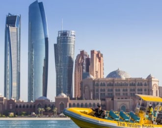 اقض يومك في أبو ظبي على متن قارب أصفر مذهل