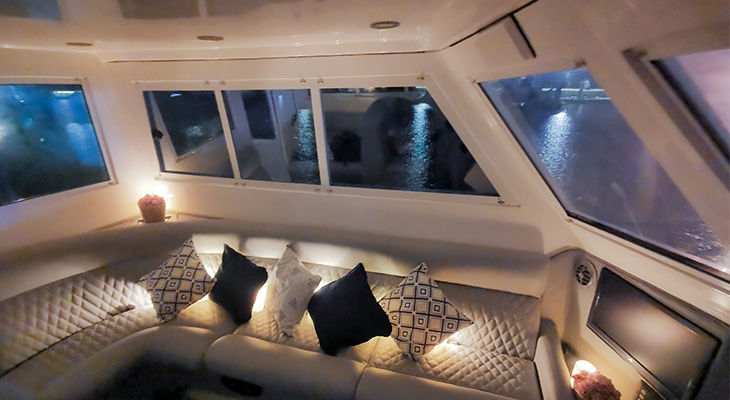 Overnight experience on a yacht for couple
