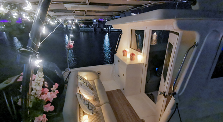 Overnight experience on a yacht for couple