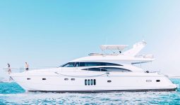 Spend an amazing time on a luxury yacht in Dubai