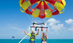 Muscat: 15 mins Parasailing Tour