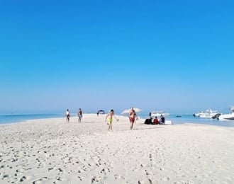 رحلة خاصة لمدة 4 ساعات في جزيرة جرادة بقارب فاخر