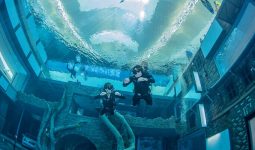 Diving in the Deepest swimming pool in the World Deep Dive Dubai