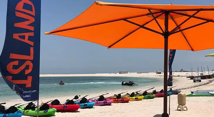 كاياك وركوب الدونات في خليج البحرين 
