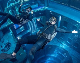 الغوص في أعمق حوض سباحة في العالم ديب دايڤ دبي