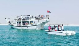 جولة خاصة بالقارب في عمان على بحر العرب