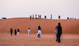 يومًا قي الرمال الحمراء مع هايكينج، التزحلق على الرمال مع باقي أنشطة الصحراء
