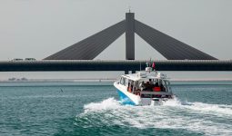 رحلة بحرية عبر شواطئ ومعالم البحرين