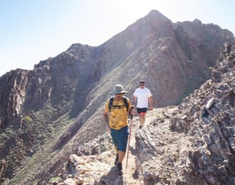 دبي: هايكنج مسافة 7 كيلومتر في جبال حجر