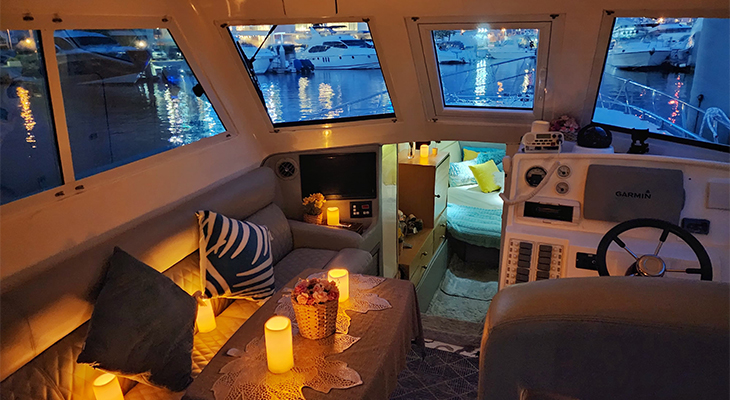 Celebrate with ooltah on a parked yacht