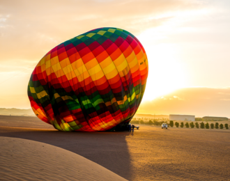 ركوب منطاد الهواء الساخن مع ركوب الجمال