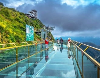 جولة حول معالم سابا، شلال الفضة وجسر كلاود دراجون المعلق