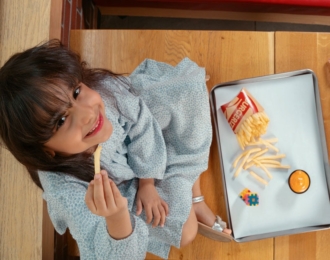 ساندويتش برجر اللحم أو الفراخ من برغرايزرر الرياض