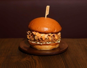 ساندوتش برجر لحم أو دجاج في واقيو الرياض