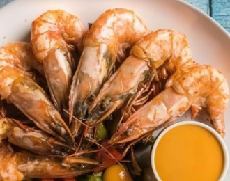 مأكولات بحرية في فيش فاكتوري الرياض